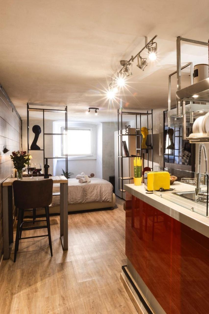 La Casa Dello Stilista Apartment Brescia Luaran gambar